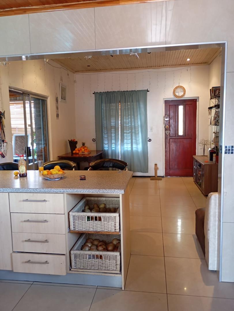 To Let 3 Bedroom Property for Rent in Cravenby Western Cape